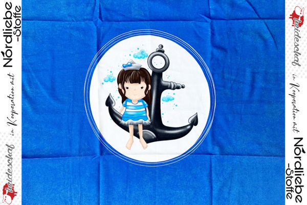 Jersey Panel von Heideschaf ~ Mädchen dunkle Haare sitzt auf Anker auf Blau